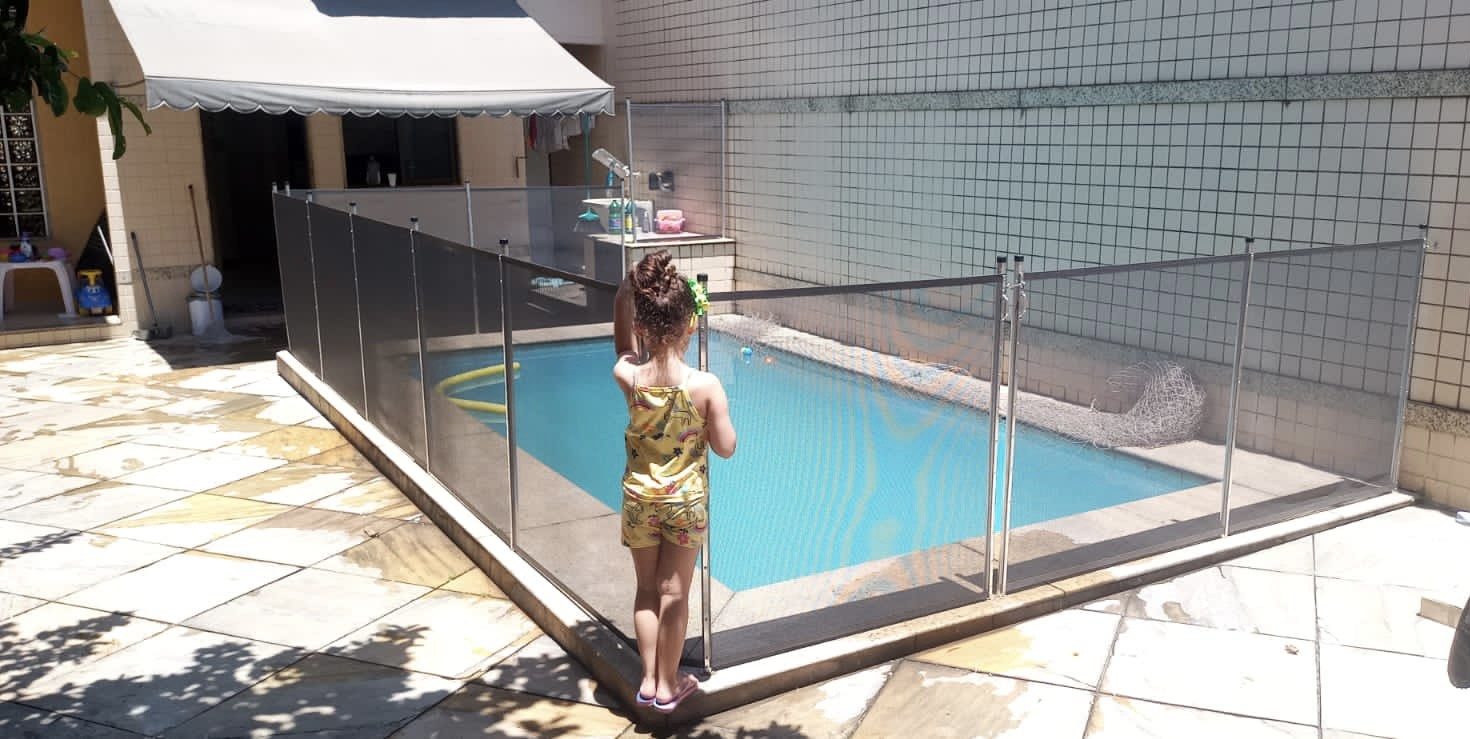 Criança protegida por cerca removível Baby Piscinas em volta da piscina