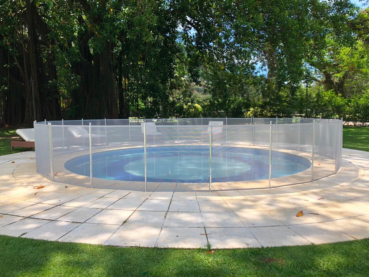 Cerca de proteção para piscina Baby Piscinas — Piscina Circular