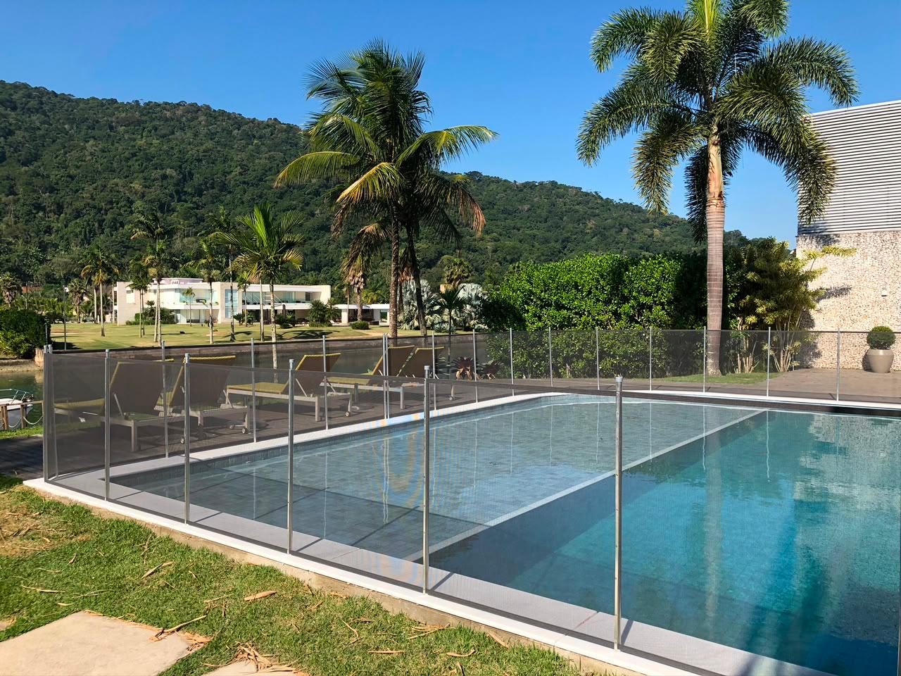 Cerca de proteção para piscina Baby Piscinas — Piscina Residencial
